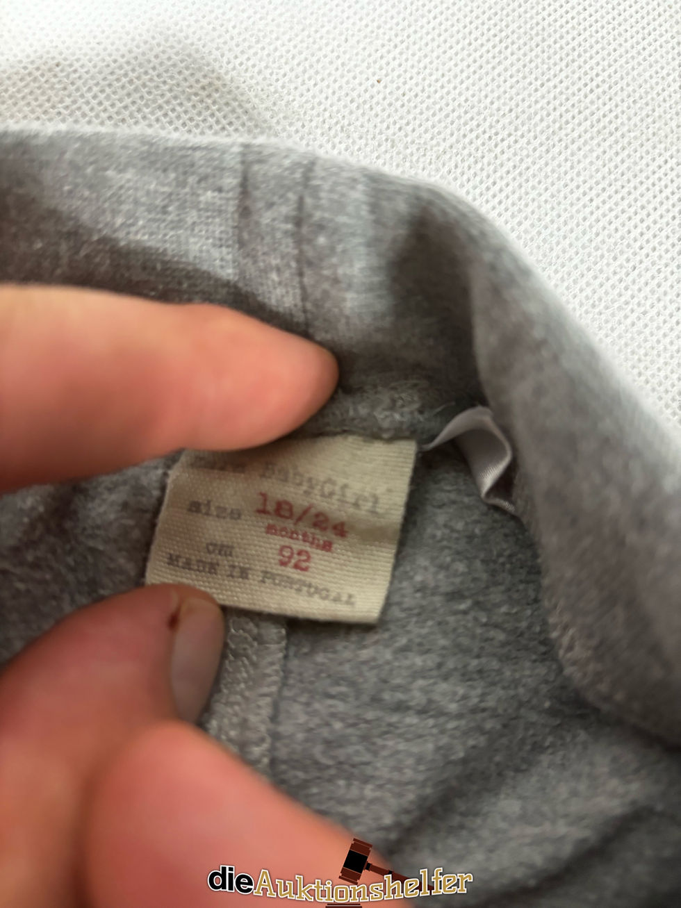 Miniaturbild: Zara Hose mit Fledermaus-Muster