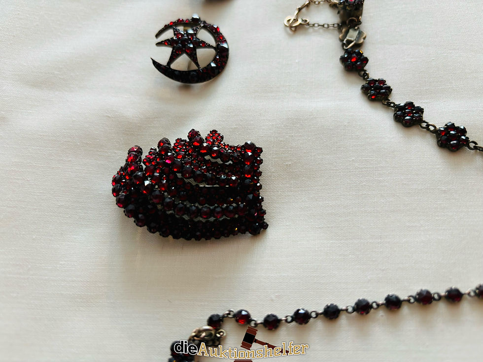 Miniaturbild: Granatschmuck in sehr gutem Zustand