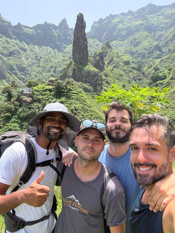 Explore the Ribeira da Torre valley – Trek XoXo- Cascata
de vinha