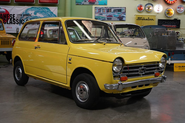 1968 Honda 360 Hondamatic in Yellow, film and TV JDM picture car rental, Los Angeles