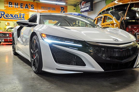 2017 Acura NSX photo 2