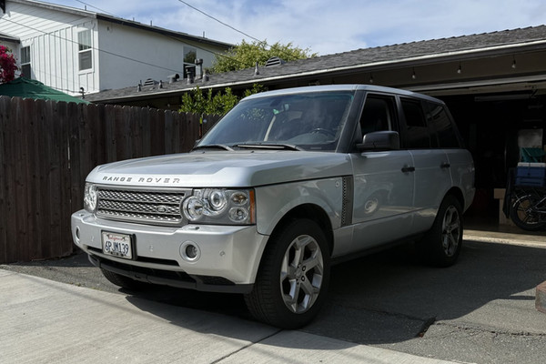 2006 Land Rover Range Rover in Zambezi Silver, European picture car for film and TV in Los Angeles
