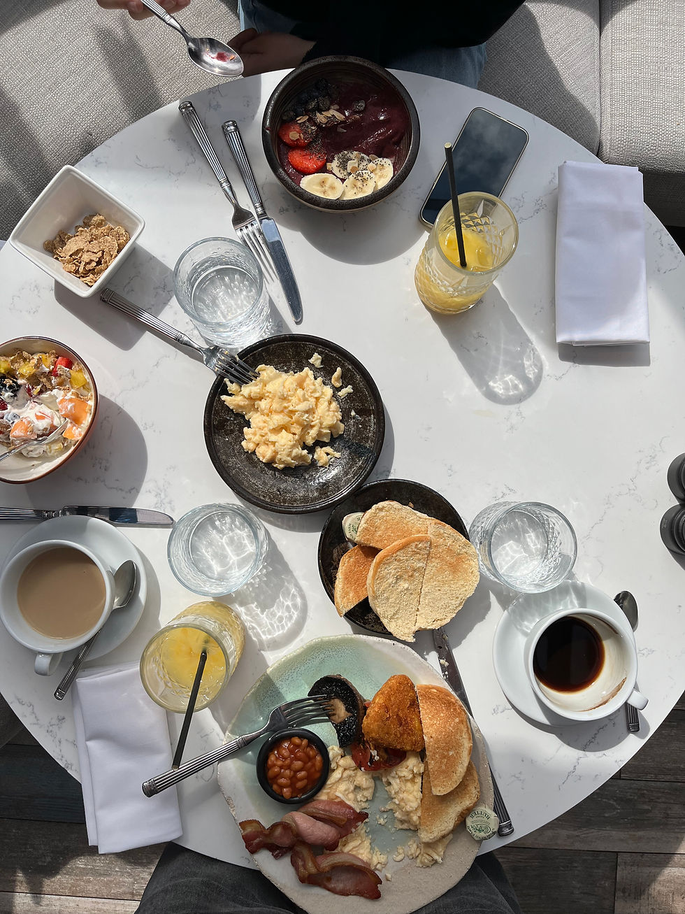 Morgenmaden på vores hotel blev serveret på den eksklusive restaurant "Marlin on the Roof" på tagterrassen. Den smagte glimrende. Restauranten havde også åbent om aftenen. Foto: Mig selv.