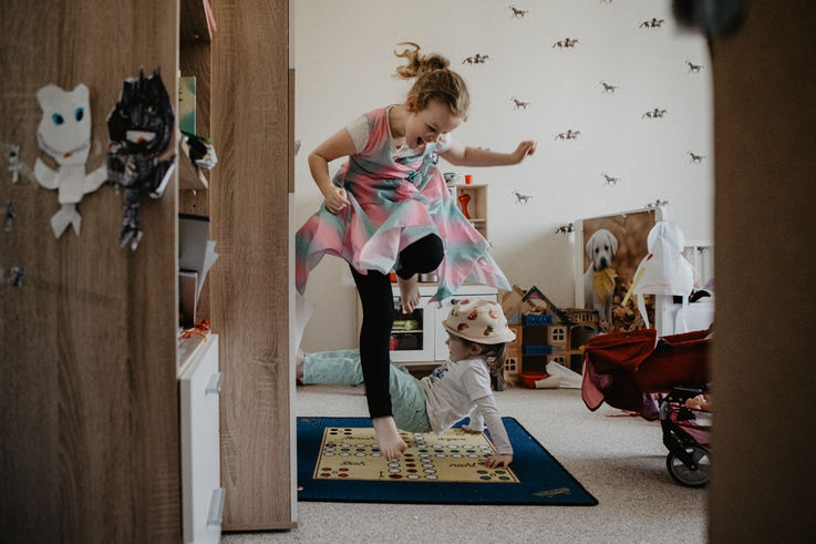 Fotoshootings bei euch zuhause, Familienshooting, Neugeborenenshooting, Newborn im Allgäu, in Isny, in Kempten, am Bodensee dokumentarische Fotografie, Reportagefotografie von euren Kindern und eurem echten Leben, Homestory