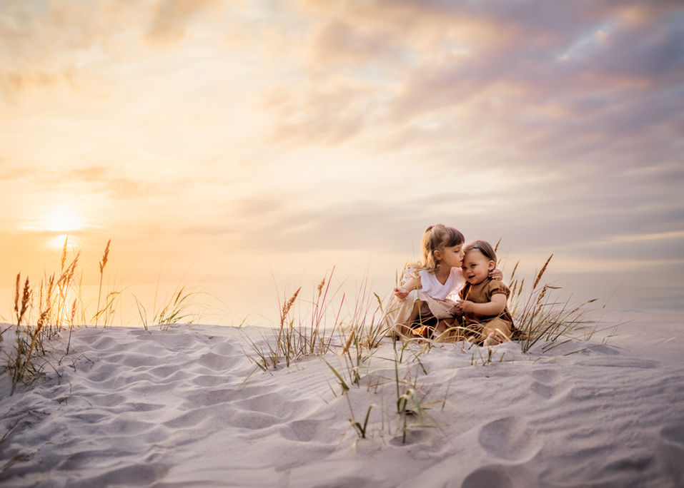 Geschwisterfoto, Familienfoto, Familienbild Isny, Wangen, Vorarlberg, Lindau, Oberstaufen, exklusive Lichtbildkuenstlerei Fotografie