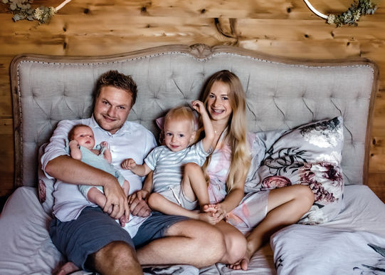 Fotoshootings bei euch zuhause, Familienshooting, Neugeborenenshooting, Newborn im Allgäu, in Isny, in Kempten, am Bodensee dokumentarische Fotografie, Reportagefotografie von euren Kindern und eurem echten Leben, Homestory