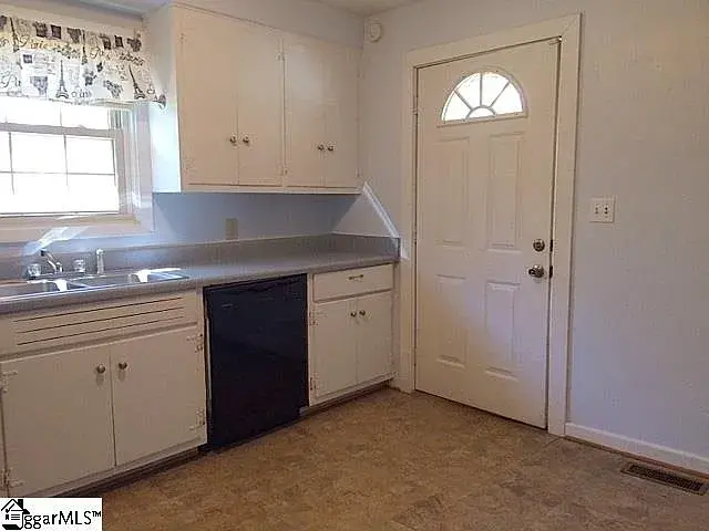 8 Hale Drive, Taylors, SC