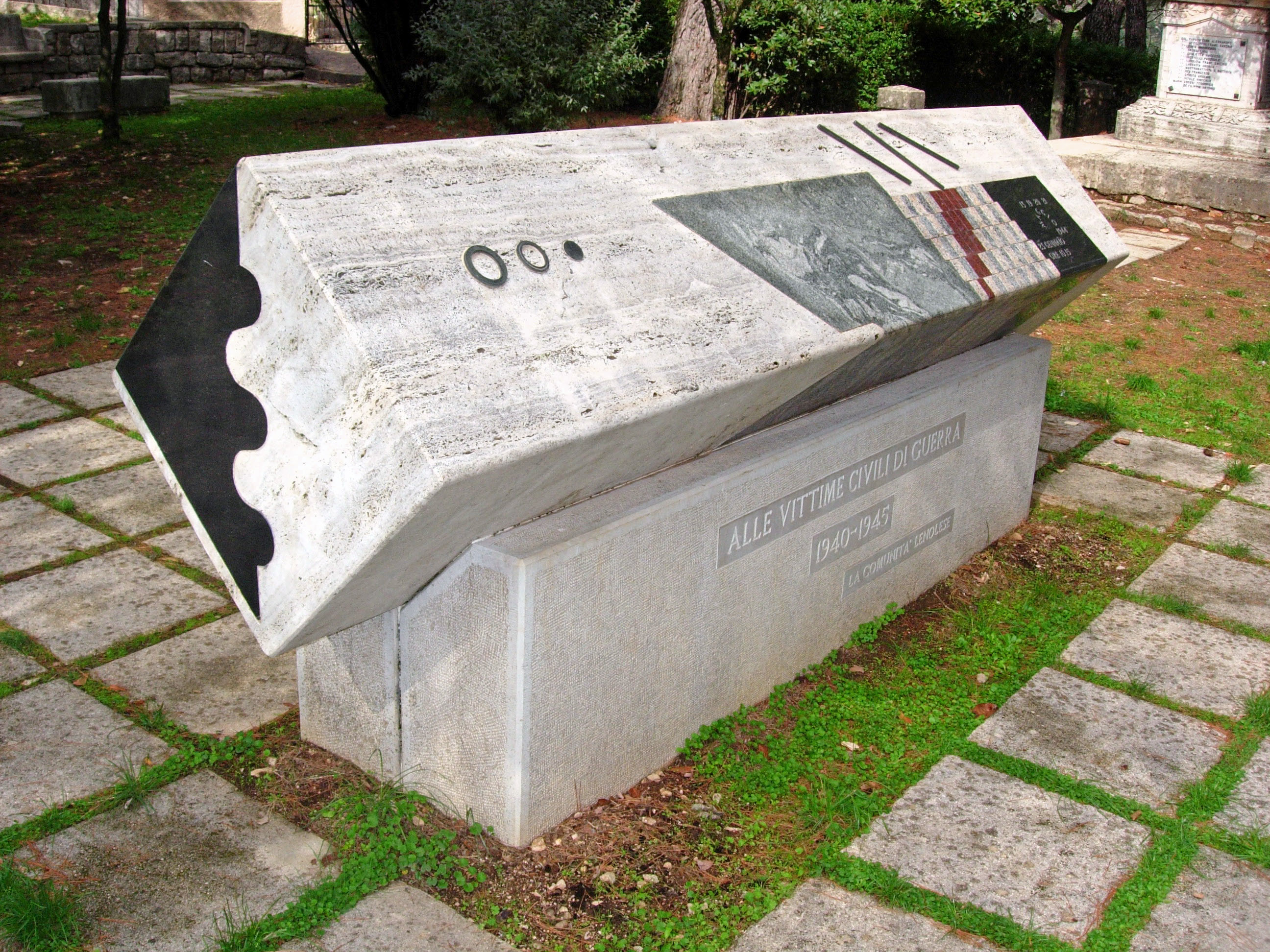 Monumento ai caduti civili