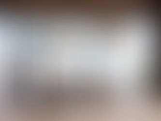 Quanto custa instalar nuvens acústicas no teto? Guia de preços e como economizar com desempenho