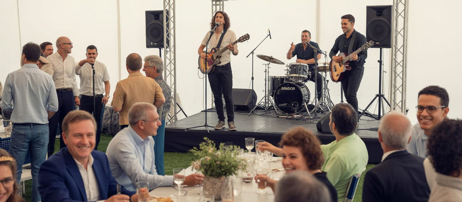 Banda ao vivo agrega valor ao evento: o diferencial que transforma sua celebração em experiência