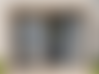 Esquadrias de alumínio para portas pivotantes no Lago Sul: imponência, segurança e acabamento premium