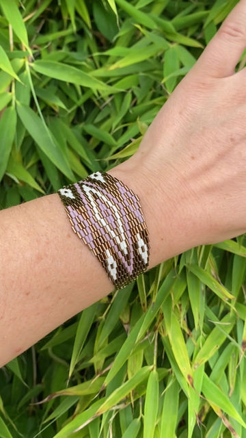 Thumbnail: Diamonds - beadwork bracelet with a diamond pattern