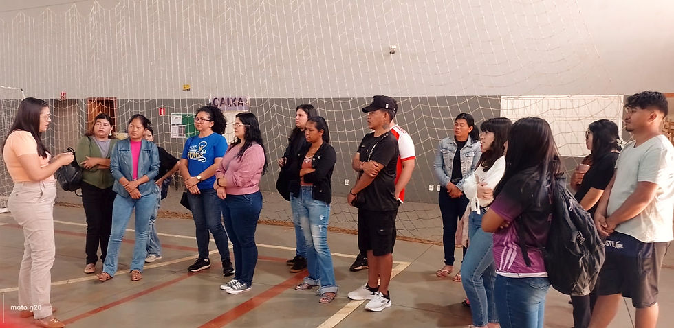 Os alunos aprendendo sobre o funcionamento da instituição