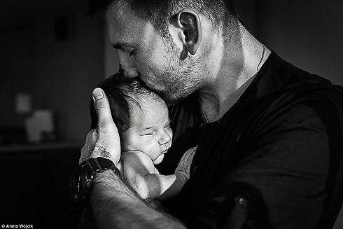 3105106400000578-3438755-In_Polish_photographer_Aneta_W_jcik_s_atmospheric_photo_a_young_-