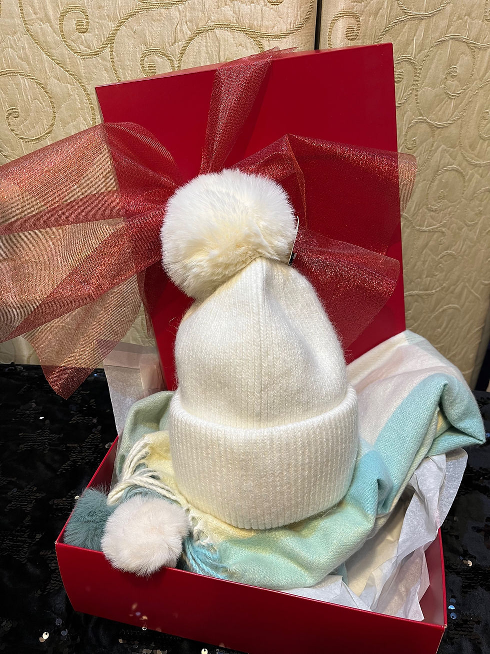 Thumbnail: Luxury cashmere feel hat and scarf set