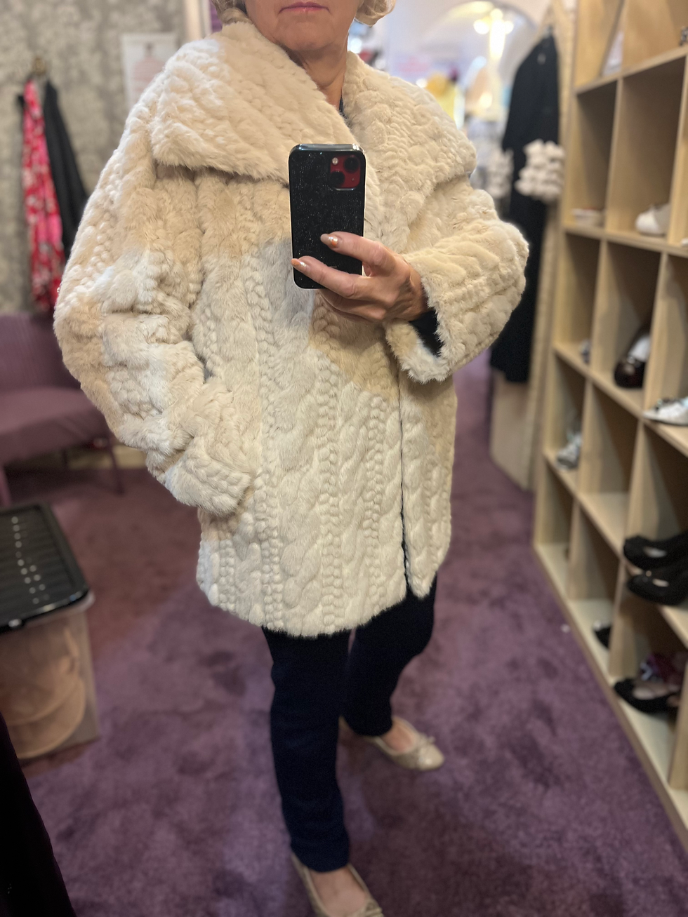 Thumbnail: Short faux fur jacket,  BLACK ONLY NOW 