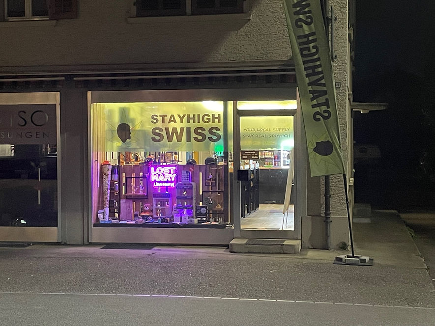 Bist du aus Dagmarsellen, Hintermoos, Brittnau, Zofingen, Wikon oder Langenthal? Dann lohnt sich ein Besuch im Stayhigh Headshop wo du CBD zu günstigsten Konditionen kaufen kannst. Acuh beim Theme Hanf will die Schweiz keinen König. Besuche uns pünktlich um Fourtwenty in Reiden