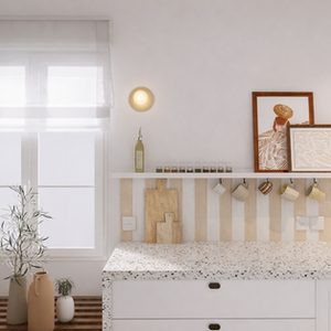 Cuisine à motifs conçue par une architecte d’intérieur, associant crédence graphique, matériaux de caractère et aménagement fonctionnel avec rangements optimisés.