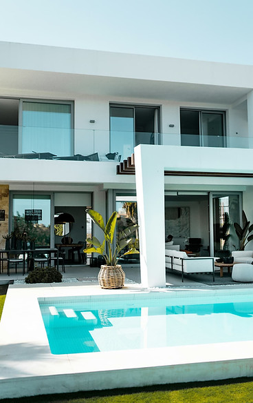 luxury-pool-house