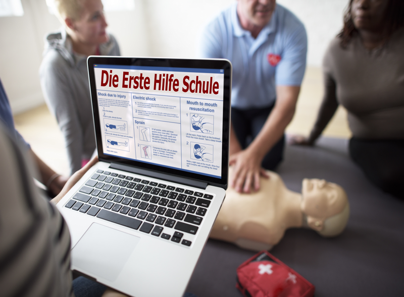 Erste Hilfe Kurs, Training HLW, CPR, Wiederbelebung; 
Online Wiederholung zur Auffrischung. 