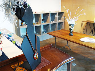 ガラス所蔵作品を展示中