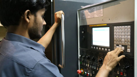 The Role of Industrial Touch Screen Monitors in Oil and Gas Monitoring