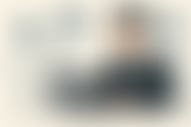 パソコンを操作する男性