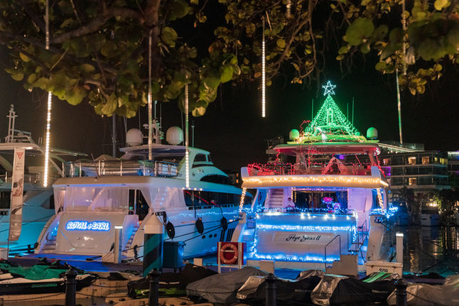 One15_ChristmasBoatParade_42.jpg
