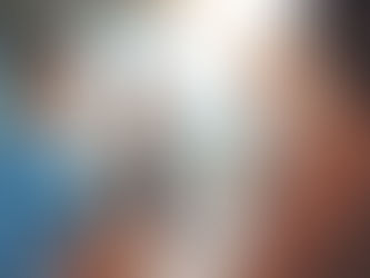 Arbeitskollegen treffen sich bei einem Kaffee in einem Café in der Nähe.