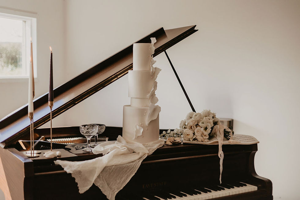 How to choose your wedding cake, written by an expert wedding planner and stylist.