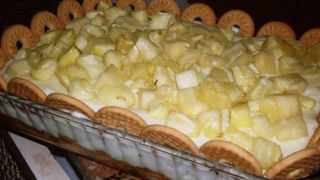 Torta de biscoitos com abacaxi