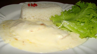 Frango ao molho branco e vinho