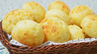 Pão de queijo mineiro