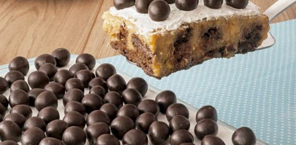 Pavê_de_chocolate_com_banana_e_abacaxi.jpg
