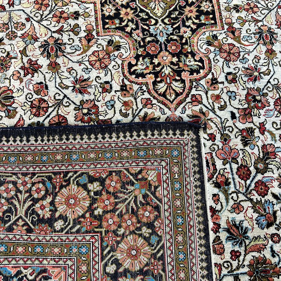 Miniature : Tapis persan Ghoum en soie sur soie | Décor floral | 161 x 103 cm