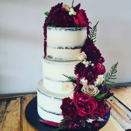 red cake flowers
snowy mountains wedding
thredbo wedding
lake crackenback resort wedding