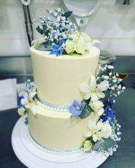 blue wedding cake flowers
snowy mountains wedding
thredbo wedding
lake crackenback resort wedding