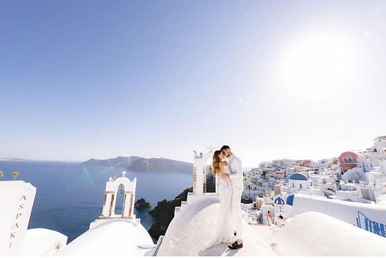 Luxury destination wedding in Santorini