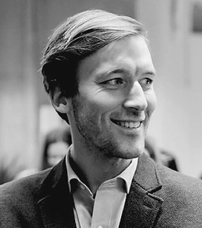 foto alexander website_edited.jpg