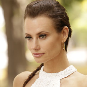 Casual bride look with natural makeup and braided hair