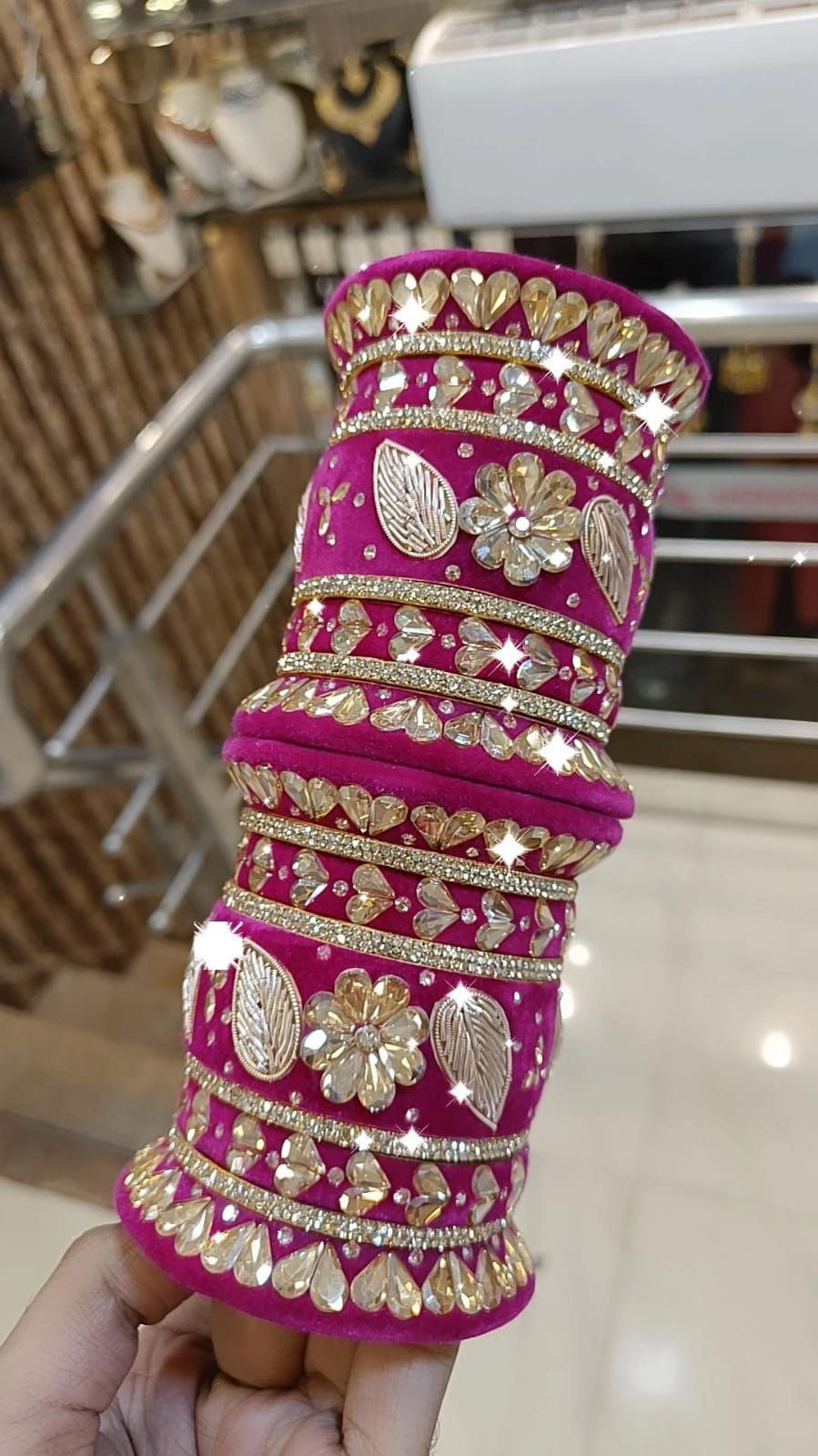 Thumbnail: Tranding valvet bangles