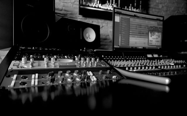 Signature Soundscapes with Alien Chaos