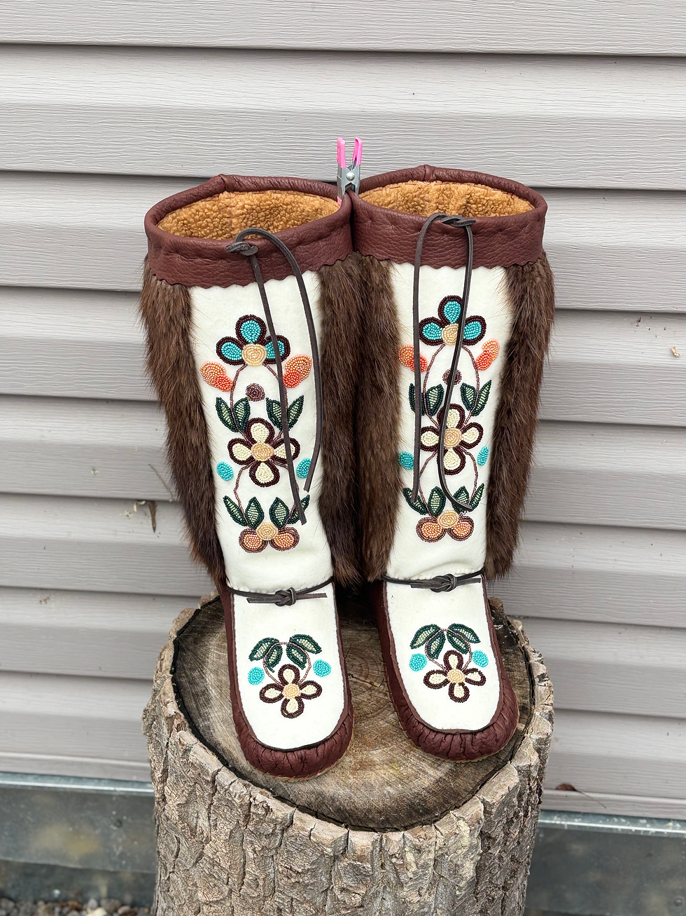 Miniature : Flower beaded storybook mukluk brown bison and beaver fur
