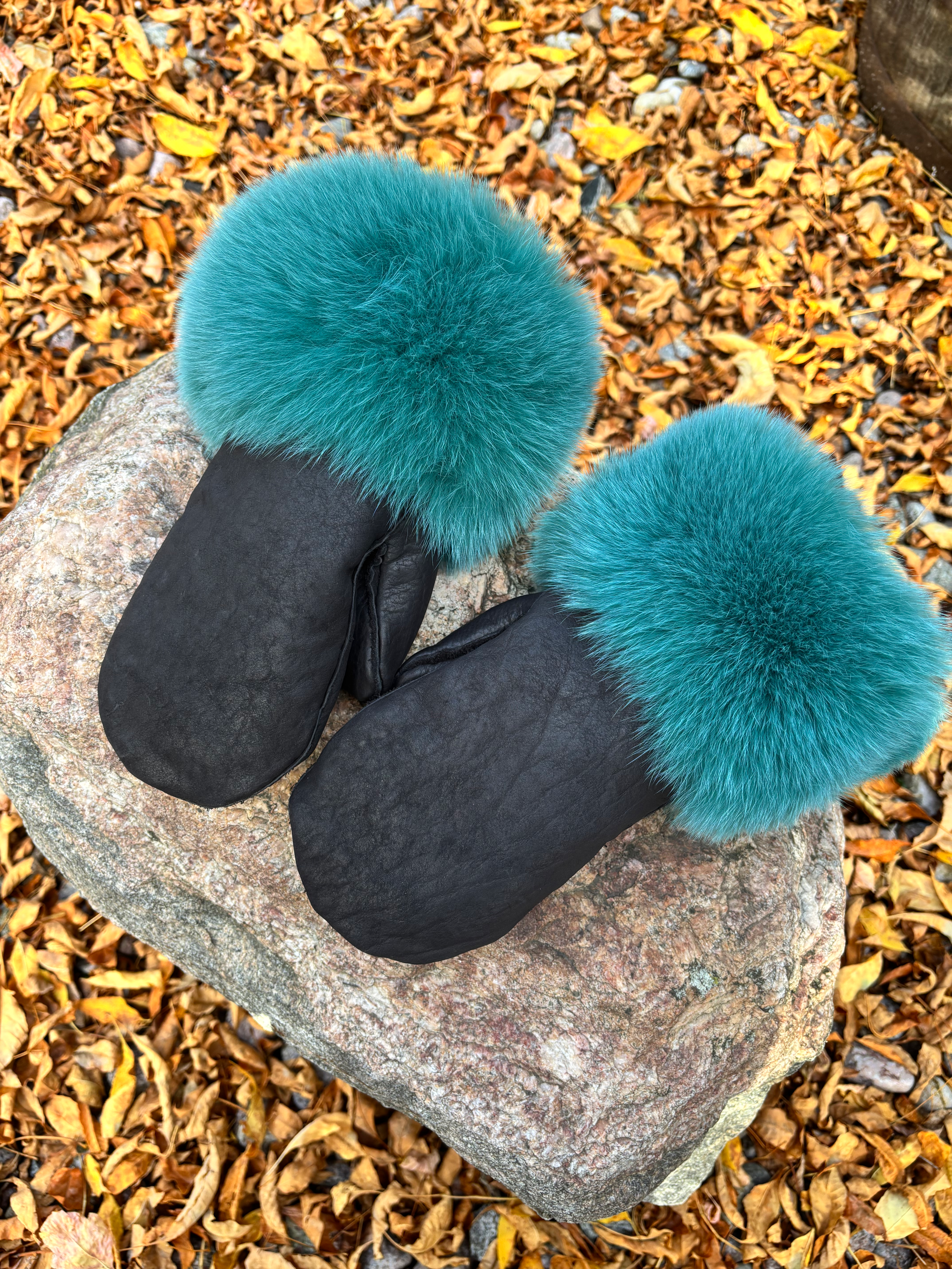 Mitts Black Bison Teal Fox