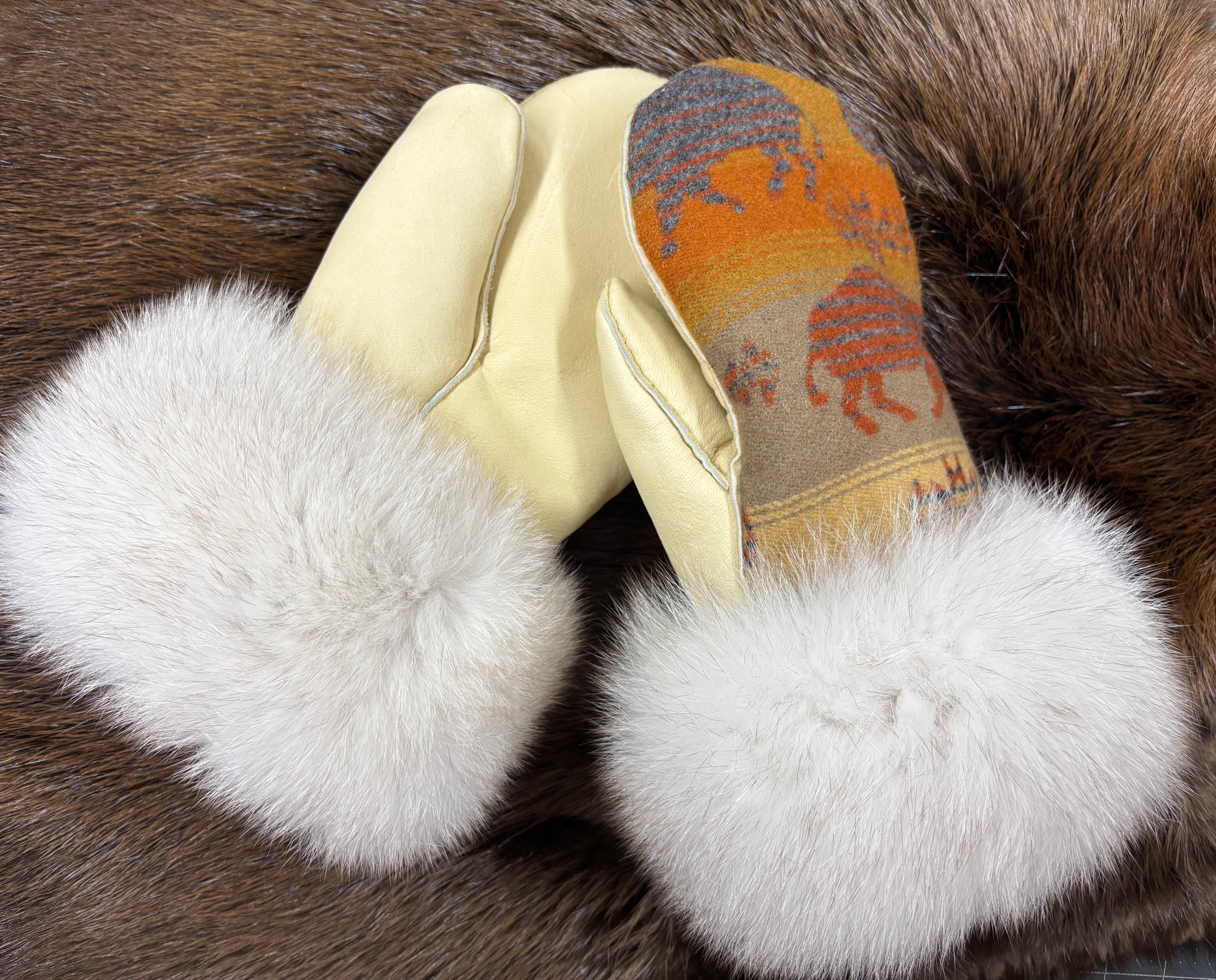 Shadow Fox Trim, Pendleton Mitts palm view