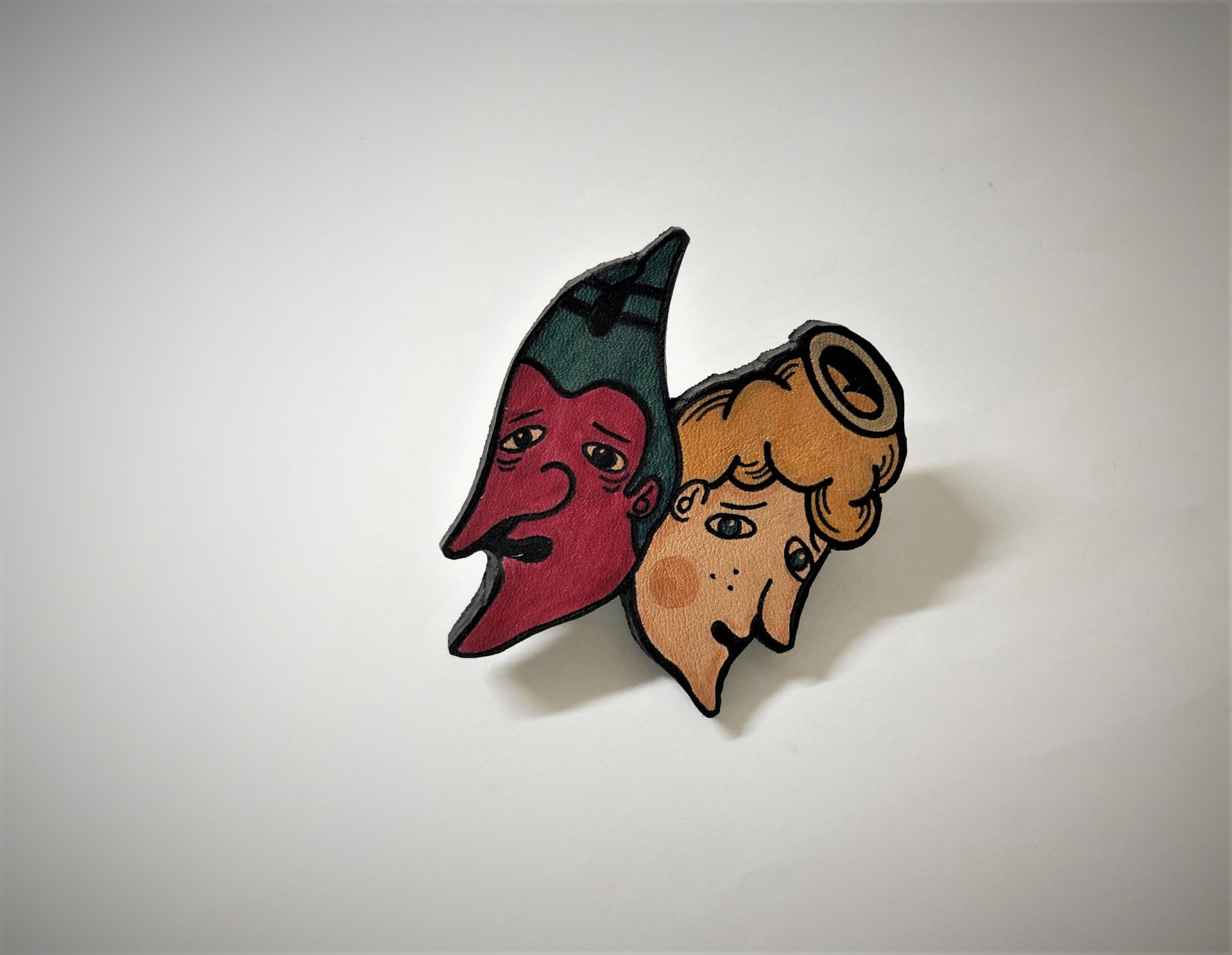 グラフィック　レザー・ピンバッジ（天使と悪魔）