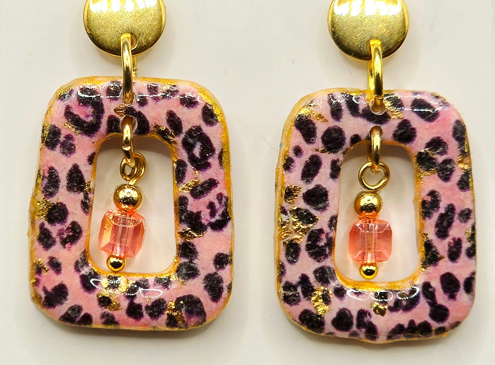 Miniature : Boucles d'oreilles pâte polymère orangé LEOPARD recouverte d'époxy et sur acier inoxydable REACH– virginia Cie Art Bijoux