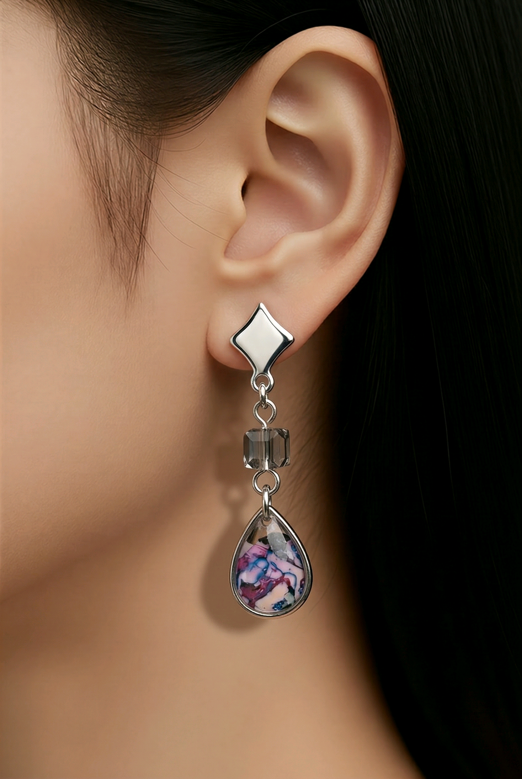 Boucles d'oreilles pâte polymère rose bleu violet recouverte d'époxy et sur acier inoxydable REACH– virginia Cie Art Bijoux