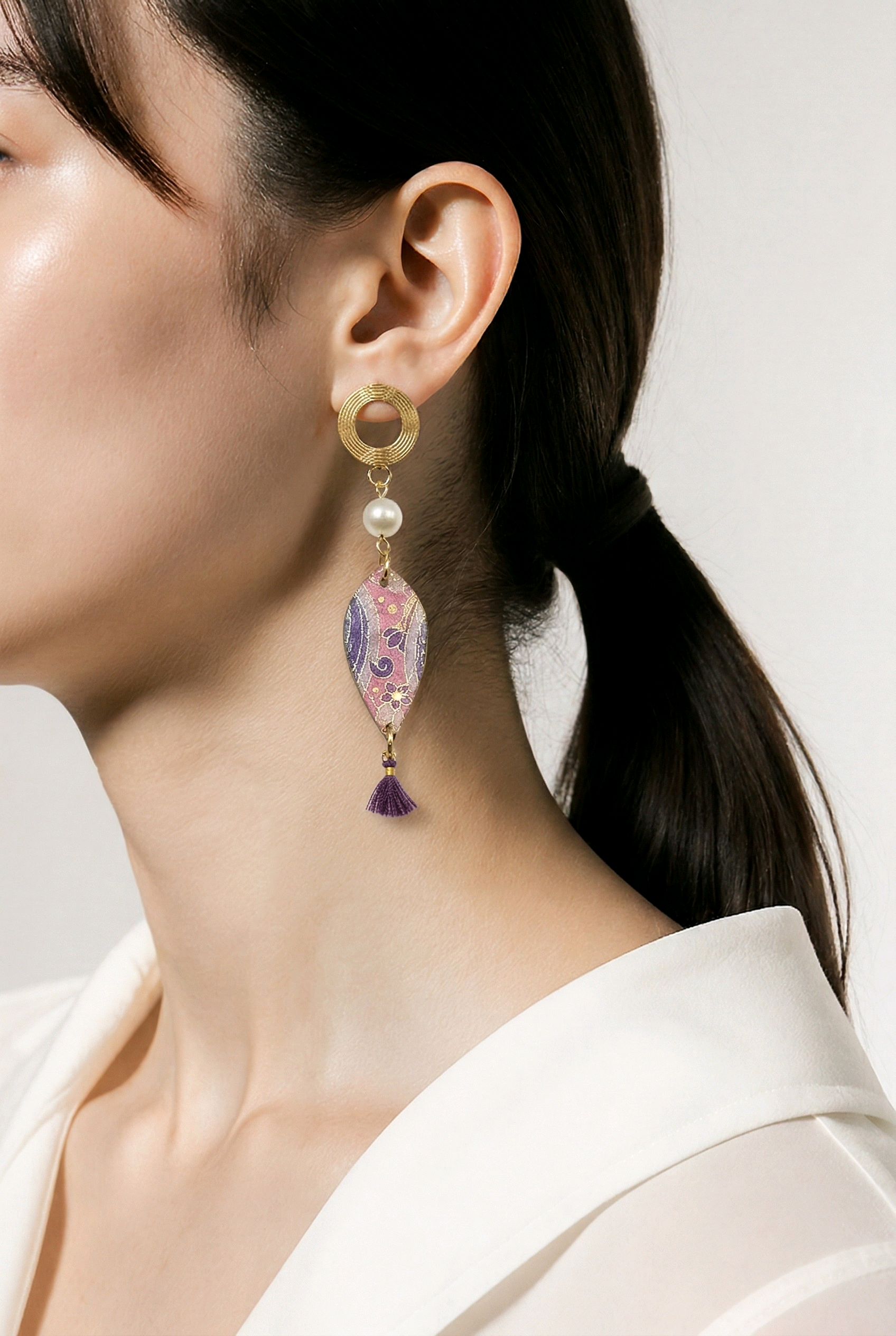 Boucles d'oreilles pĂąte polymĂšre rose violet pompon recouverte d'Ă©poxy et sur acier inoxydable REACHâ virginia Cie Art Bijoux