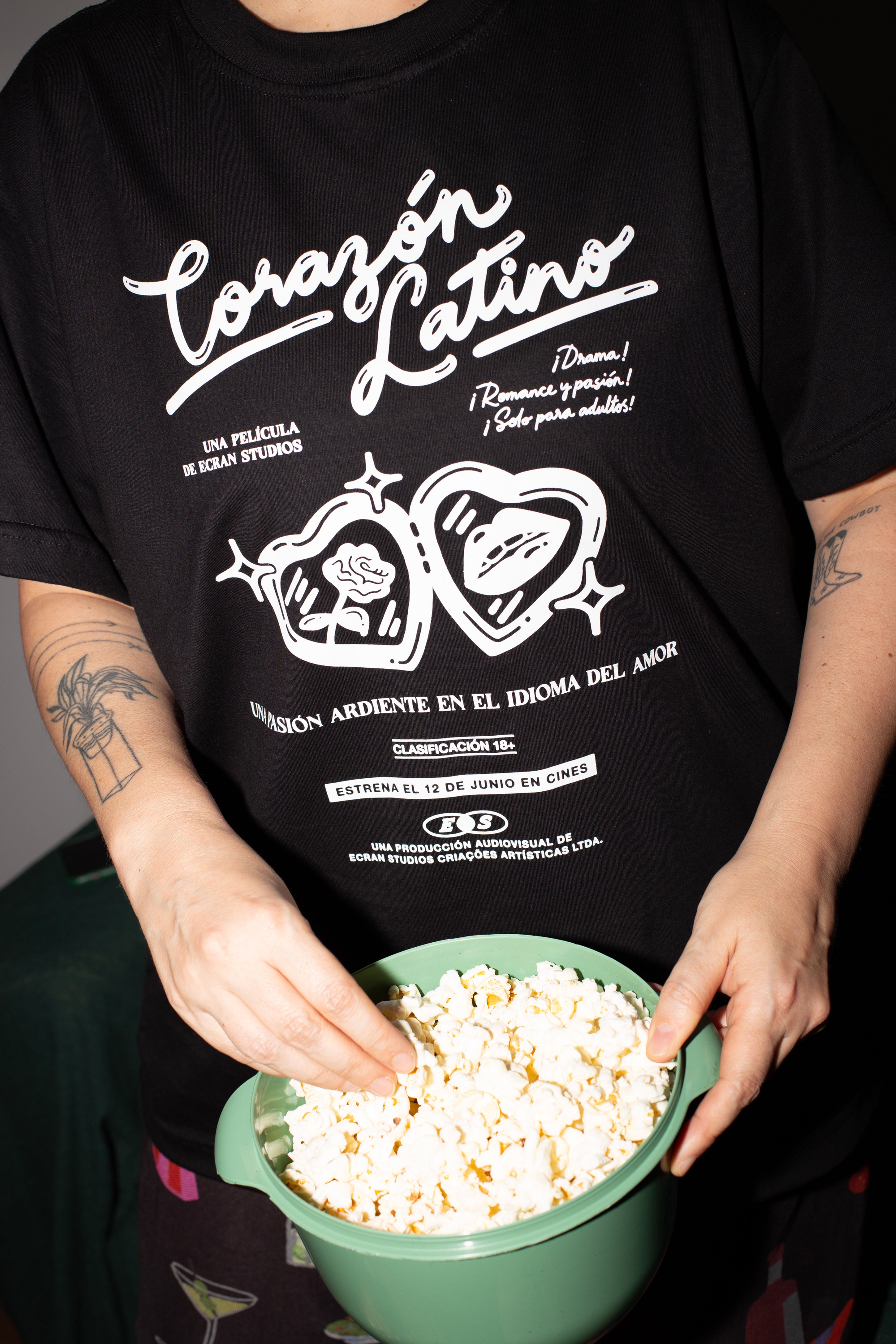 Camiseta Corazón Latino Preta